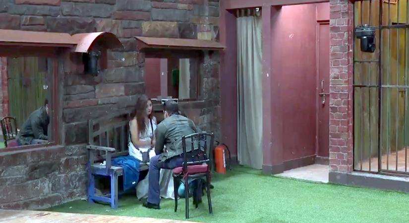 After disclosing shocking details about Arhaan's past to Rashami Desai  on the last night episode's of "Bigg Boss 13", Salman Khan will go inside the house to console the actress.
