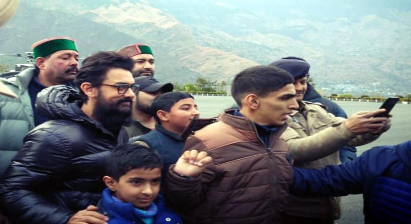 Shimla: Actor Aamir Khan arrives in Shimla for the shooting of his upcoming film "Laal Singh Chaddha" on Jan 4, 2020. (Photo: IANS)