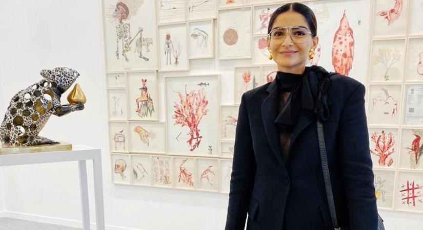Sonam Kapoor visits India Art Fair