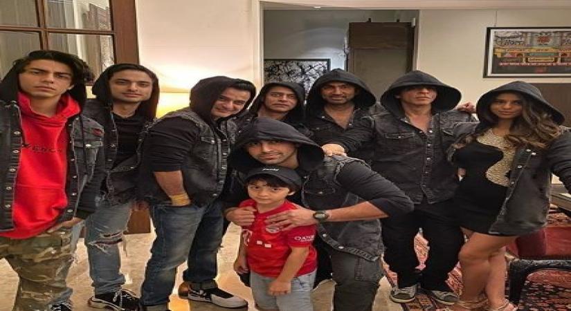 Superstar Shah Rukh Khan and his family had a grand New Year bash at Alibag. SRK's wife Gauri Khan's latest Instagram pictures are a proof of that. And among a string of those pictures, it's one image wherein Shah Rukh, his elder son Aryan and daughter Suhana are seen twinning wearing a black hoodie denim jacket, grabbed the maximum attention. His little munchkin Abram is also spotted in the picture, wearing a black cap.