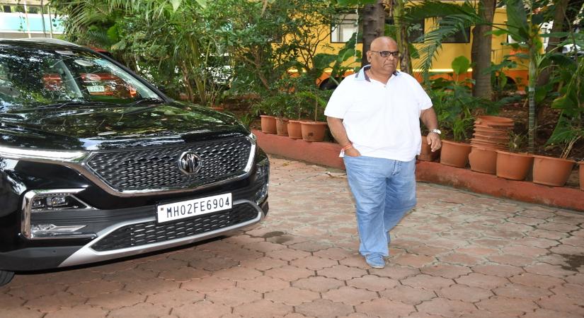 Mumbai: Director Satish Kaushik arrives at the prayer meet organised for late Producer Champak Jain, in Mumbai on Nov 2, 2019. (Photo: IANS)