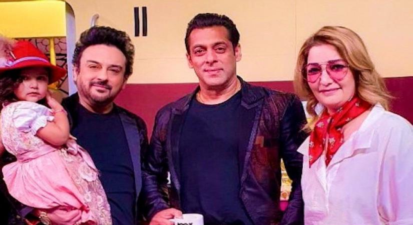 Adnan Sami recently visited the Bigg Boss house with his family!
