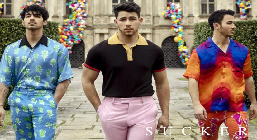 Jonas Brothers reunite, Priyanka stars in song's video. (Photo: Twitter/@nickjonas)
