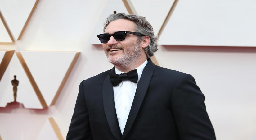 LOS ANGELES, Feb. 10, 2020 (Xinhua) -- Joaquin Phoenix arrives for the red carpet of the 92nd Academy Awards at the Dolby Theatre in Los Angeles, the United States, Feb. 9, 2020. (Xinhua/Li Ying/IANS)