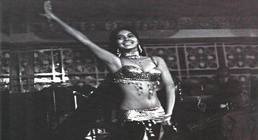 Kolkata's first cabaret dancer Arati Das popularly known by her stage name Miss Shefali passed away in Kolkata on Feb 6, 2020. She was 77. Miss Shefali, fondly called 'Queen of Cabaret', breathed her last at her Sodepur residence around 6 a.m. on Thursday. She was undergoing treatment for kidney-related ailments.