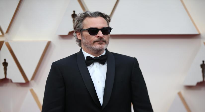 LOS ANGELES, Feb. 10, 2020 (Xinhua) -- Joaquin Phoenix arrives for the red carpet of the 92nd Academy Awards at the Dolby Theatre in Los Angeles, the United States, Feb. 9, 2020. (Xinhua/Li Ying/IANS)