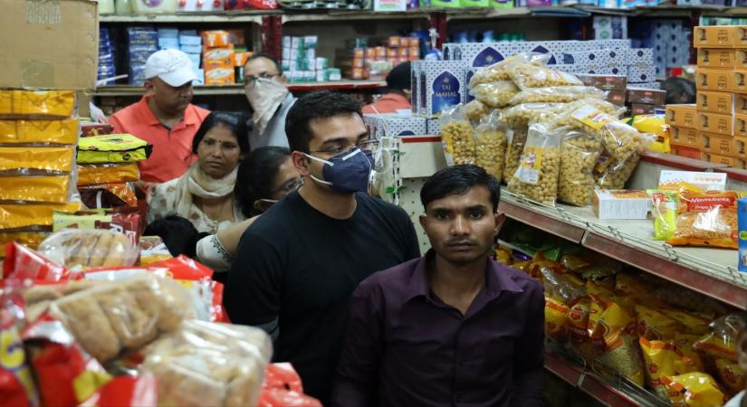 New York, March 29 (IANS) If you have missed delivering groceries or milk once again in these social distancing and lockdown times, learn to regain consumers trust again, by just saying a polite thank you at the end of your conversation.	(File Photo: IANS)