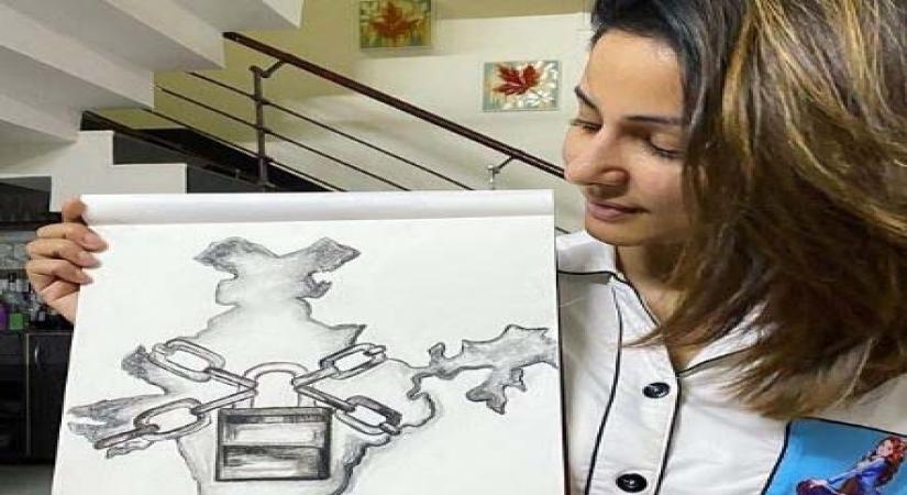 COVID-19: Hina Khan sketches India in lock and chain