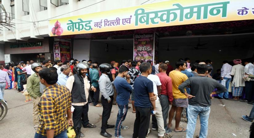 New Delhi, April 4 (IANS) With 11 more days to go for a countrywide lockdown, the government is gradually opening the grain markets to ensure that the food supply chain is not affected while the state of virtual curfew.