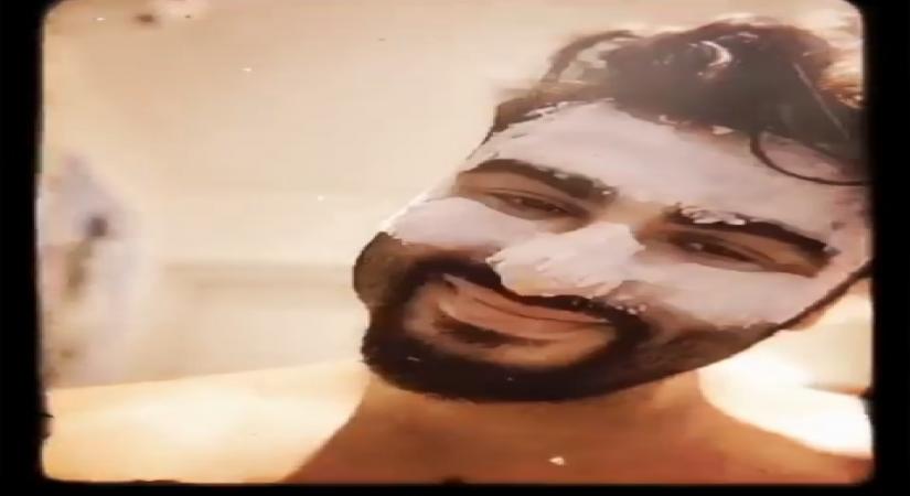 Mumbai, April 7 (IANS) The lockdown is bringing out hidden talents of Bollywood stars who are utilising the quarantine time honing up their skills performing household chores. Actor Arjun Kapoor, for one, taken interest in baking. However, he prefers to call himself a "fake Baker".