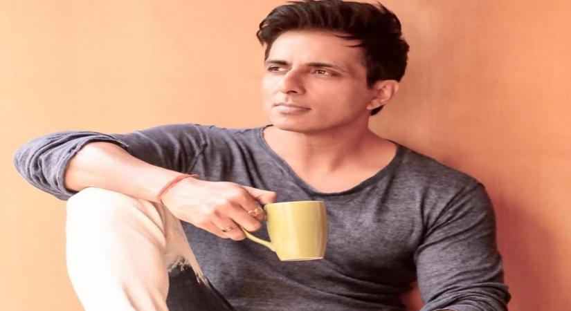 Mumbai, May 23 (IANS) Memes featuring Sonu Sood helping migrant workers to reach home kept trending on Saturday. The actor is working actively to help migrant workers stranded in different Maharashtra to reach their homes in different parts of India.