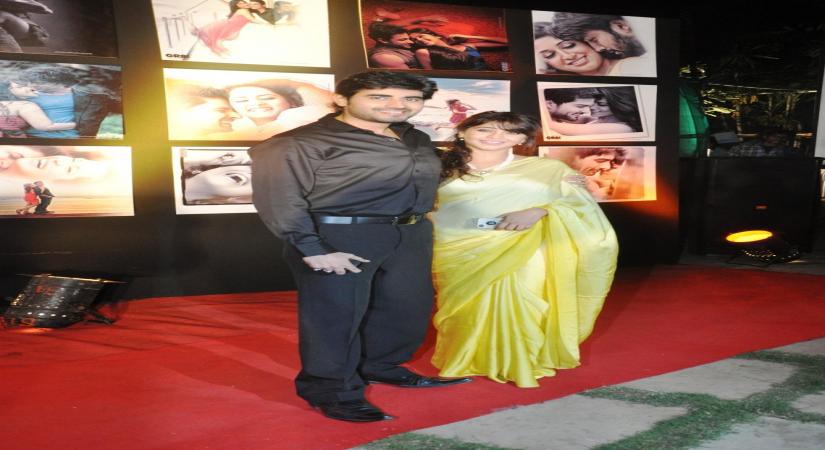 Mumbai, May 20 (IANS) TV couple Yash Sinha and Amrapali Gupta will shoot at home amid the lockdown, for the music video of "Teri bindiya" sung by Amitabh Narayan of "Indian Idol" fame.	 (File Photo: IANS)