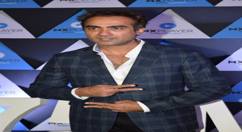Mumbai, May 14 (IANS) Actor Ranvir Shorey is catching up on his fitness goals along with his father and his son amid the ongoing lockdown due to the coronavirus pandemic.