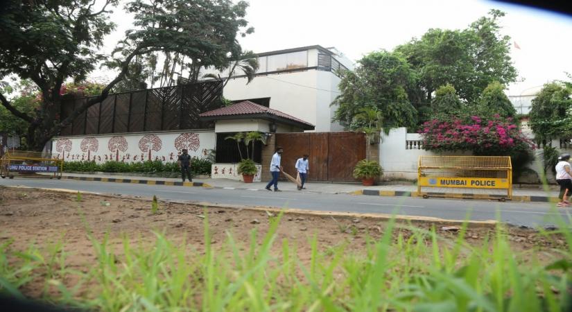 Big B appreciates workers on Sunday duty outside his bungalow.