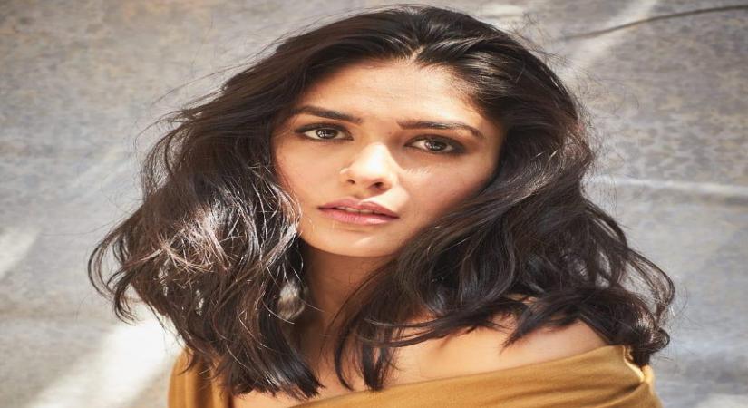 Mrunal Thakur thankful to fans for donating PPE kits to hospital
