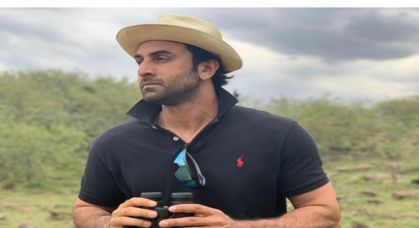 Actress Alia Bhatt rarely posts any pictures with beau Ranbir Kapoor on social media, but birthdays are exception. So on Saturday, the "Raazi" actress took to Instagram and treated her fans by penning a cute wish for Ranbir on his 37th birthday. "Happy Birthday you," she wrote along with a cake emoji.