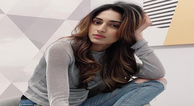 Mumbai, June 28 (IANS) Putting an end to all rumours of dating herA "Kasautii Zindagi Kay" co-star Parth Samthaan, actress Erica Fernandes has revealed that she is not single and has been in relationship with a person who does not belong to the entertainment industry.