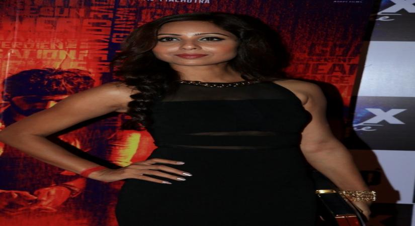 Mumbai, June 27 (IANS) The entertainment industry is full of uncertainties and so actors are insecure, feels and TV star Khushboo Kamal.