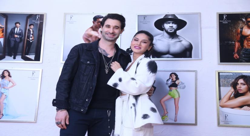 Los Angeles, June 25 (IANS) Actress Sunny Leone and her husband Daniel Weber spent a day at Lake Balboa in California with their children, Nisha, Noah and Asher.