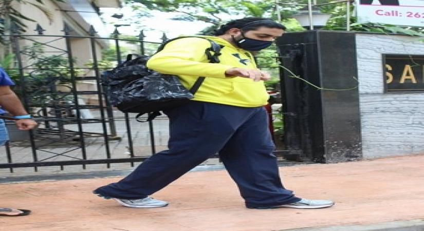 Mumbai, June 25 (IANS) Actor Abhishek Bachchan recalled the days when he along with the team of "Players" went out on the streets of New Zealand and danced with the locals there.