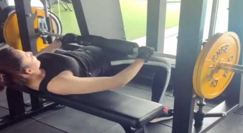 Urvashi Rautela works out with 80-kilo weights.