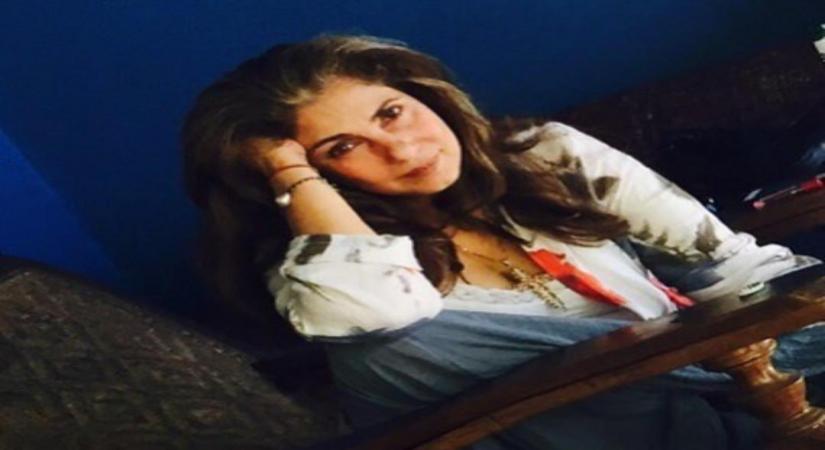Twinkle shares pic of 'beautiful' mom Dimple Kapadia on her 63rd b'day.