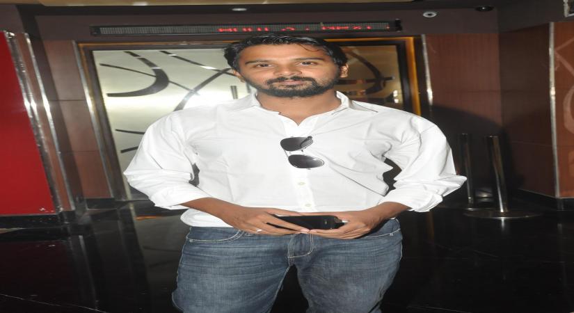 Mumbai, June 26 (IANS) Actor Namit Das has been working on a few some interesting covers of Indian melodies with his band.	(File Photo: IANS)