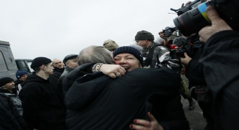 People who tend to hug a lot are suffering from skin hunger in the social distancing times and certain genes are to be blamed for this behaviour, especially for women, for a constant urge to give jadoo ki jhappi to everyone. (File Photo: Xinhua/Alexander Ermochenko/IANS)