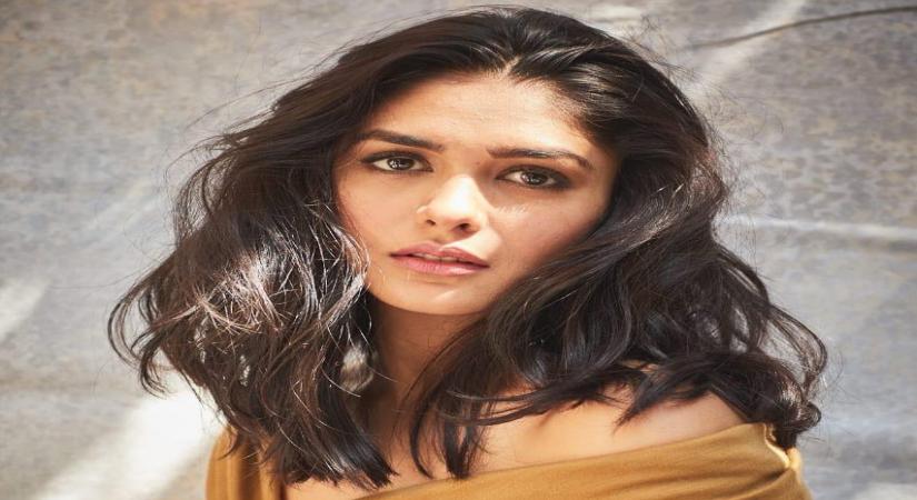 Actors 'sceptical' to shoot as Bollywood reopens shop