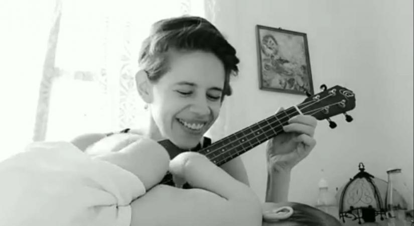 Mumbai, June 19 (IANS) Actress Kalki Koechlin has shared an adorable photograph of daughter Sappho and beau Guy Hersberg on social media on Instagram.