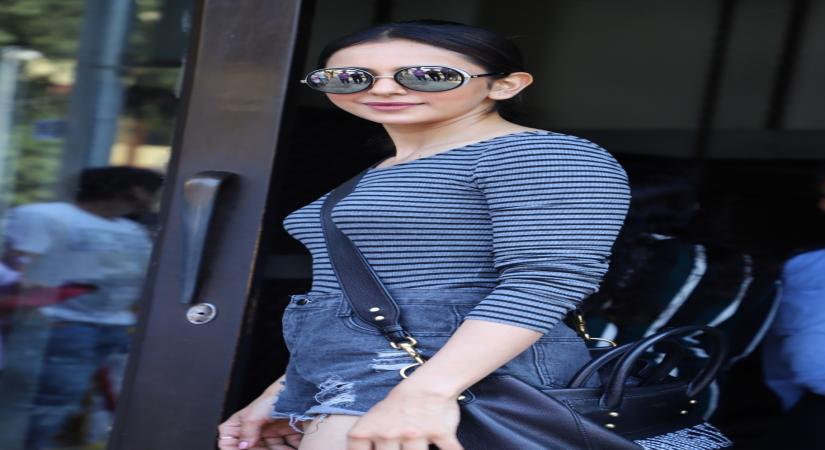 Mumbai: Actress Rakul Preet Singh spotted at bandra in Mumbai on Feb 24, 2020. (Photo: IANS)