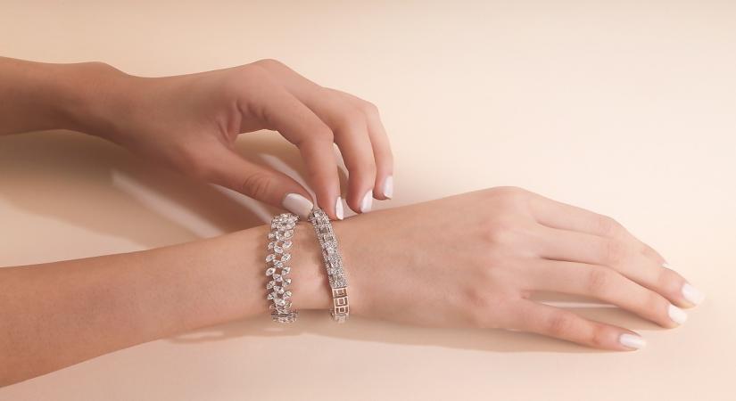 New York, July 21 (IANS) In a potential breakthrough in wearable sensing technology, scientists have developed a wrist-mounted bracelet, called FingerTrak that continuously tracks the entire human hand in 3D.