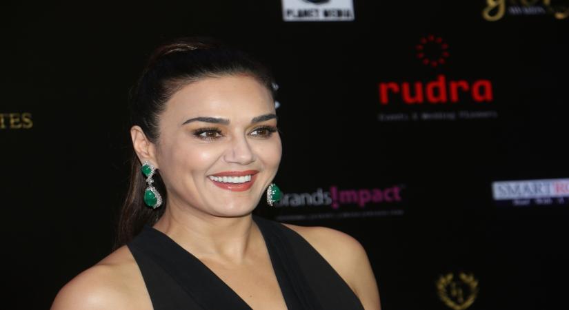 Preity Zinta enjoys organic farming, plucks homegrown capsicum