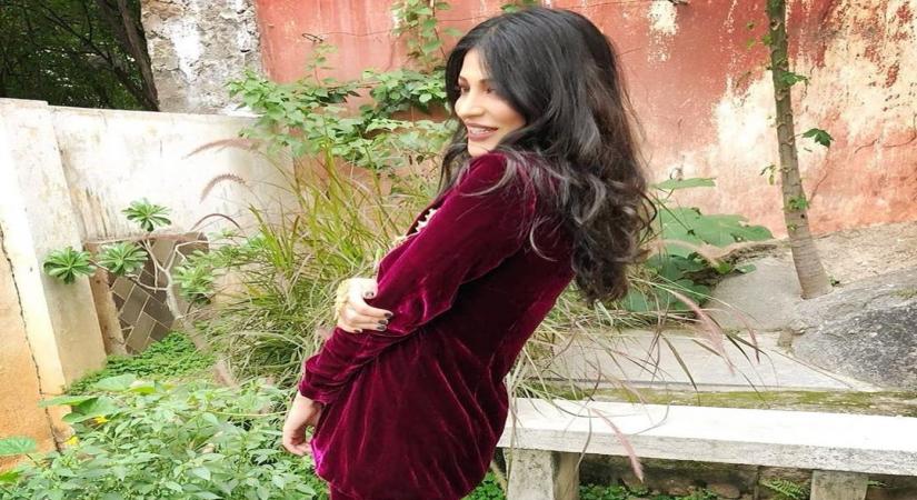 Shruti Haasan and her 'awkward hug'.