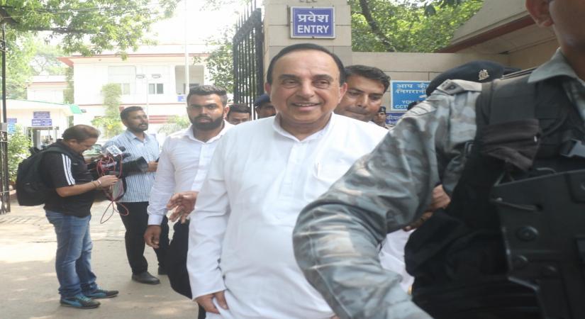 New Delhi: BJP MP Subramanian Swamy speaking to media at Patiala House Court in New Delhi on July 7, 2018. (Photo: IANS)