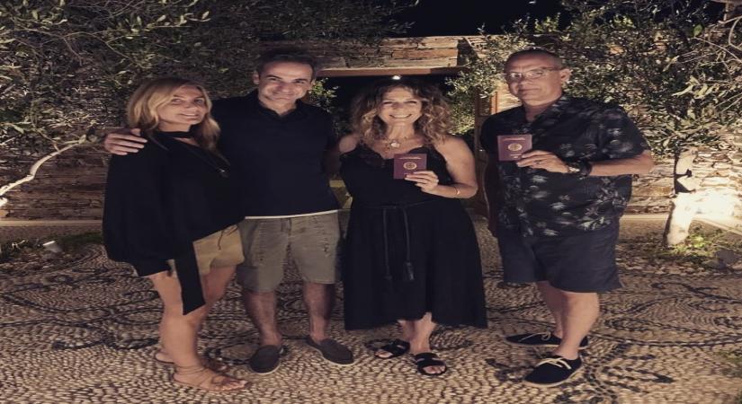 Tom Hanks, Rita Wilson, Greek citizens.