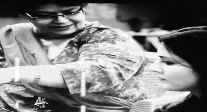 Sunny Leone recalls 'brief encounter' with Saroj Khan teaching her folk dance.