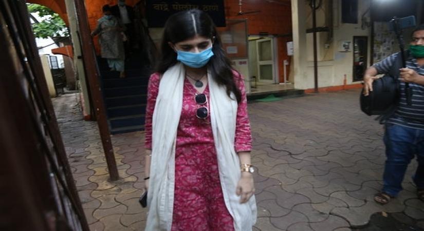 Sanjana shares unseen pic of Sushant from 'Dil Bechara' set