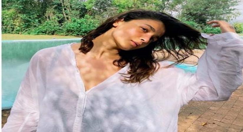 Alia Bhatt gets cryptic with sunkissed pic.