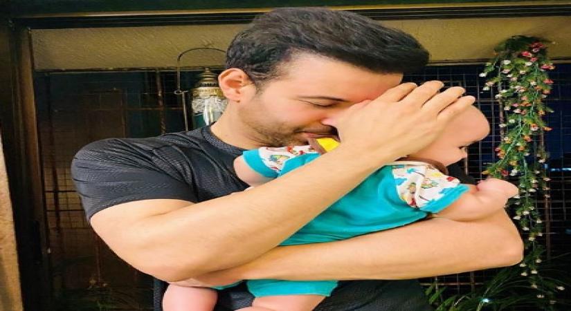 Aamir Ali shares first glimpse of his daughter.