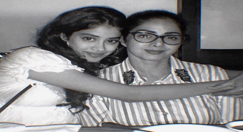 Janhvi posts pic with mother Sridevi: I love you mumma.