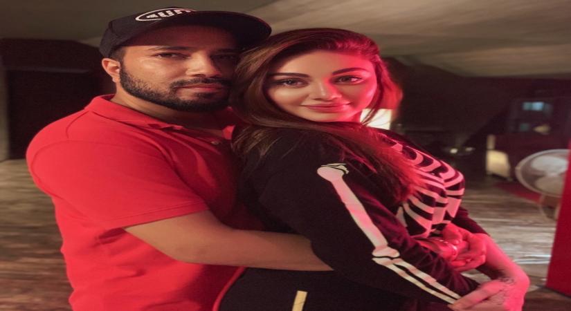 Shefali Jariwala, Mika Singh unite for remake of a nineties hit song.