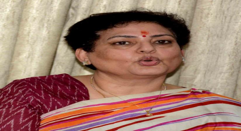 New Delhi, Aug 6 (IANS) The National Commission for Women has issued fresh notices to Bollywood director Mahesh Bhatt, actors Urvashi Rautela, Esha Gupta, Mouni Roy and TV actor Prince Narula to record their statements against an accused for alleged blackmail and sexual assault of a number of women on the pretext of providing modelling opportunities through his company.