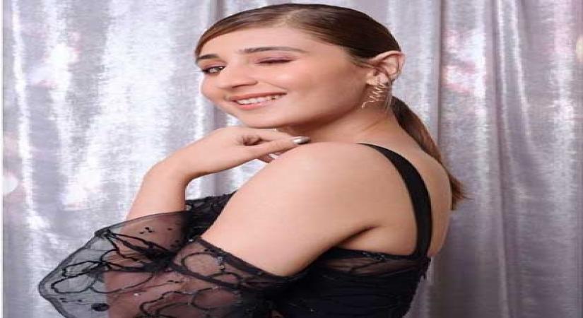 Dhvani Bhanushali releases unplugged version of 'Laila'.