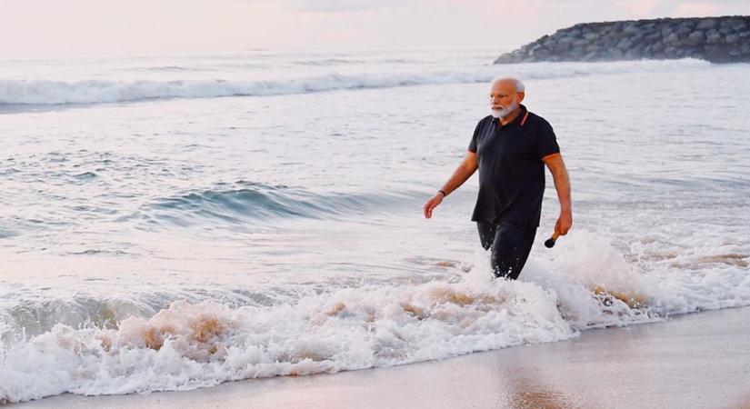  Prime Minister Narendra Modi goes for a refreshing walk along the scenic coast of Mamallapuram 