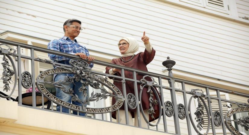Aamir Khan meets First Lady of Turkey, Twitterati not happy.