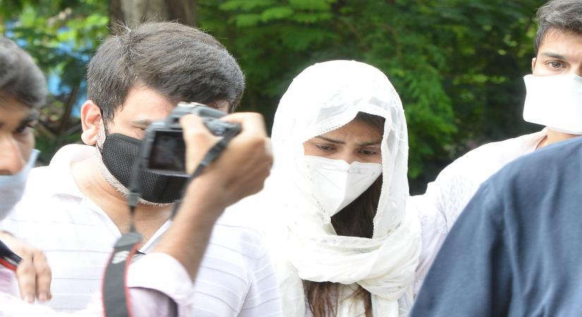 Mumbai, Aug 14 (IANS) The Enforcement Directorate probing the money laundering case involving the death of Sushant Singh Rajput has found no big transactions from the late Bollywood actor's accounts to the bank account of his girlfriend Rhea Chakraborty.