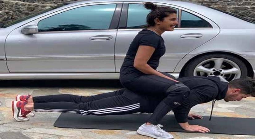 Priyanka Chopra, Nick Jonas.