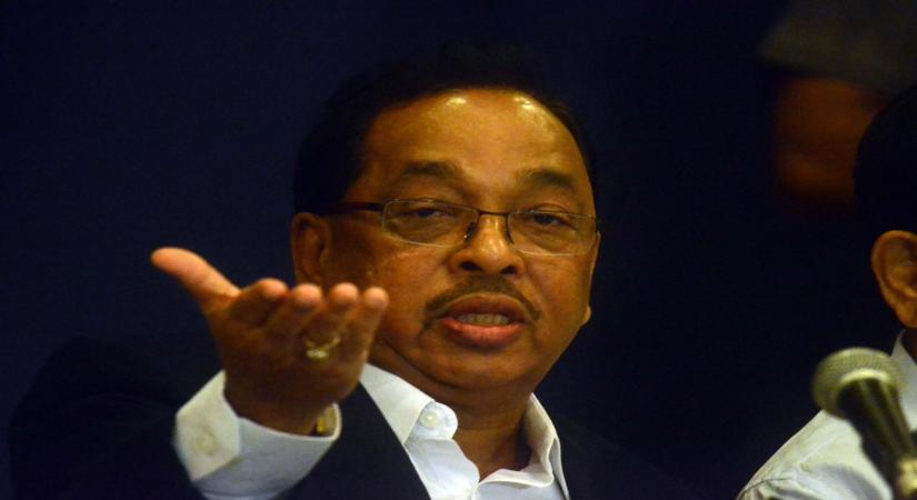 Mumbai: Narayan T. Rane addresses a press conference regarding his newly floated political outfit, Maharashtra Swabhiman Party, which would work for the overall and all-inclusive development of the state in Mumbai on Oct 1, 2017. (Photo: IANS)