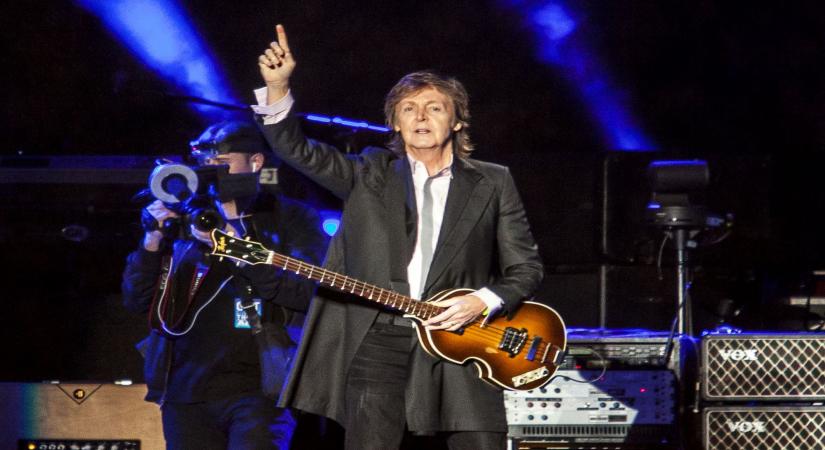 Sao Paulo: British singer Paul McCartney performs during a concert in the Allianz Parque Stadium in Sao Paulo, Brazil, on Nov. 26, 2014. (Xinhua/Jose Patricio/AGENCIA ESTADO/IANS)